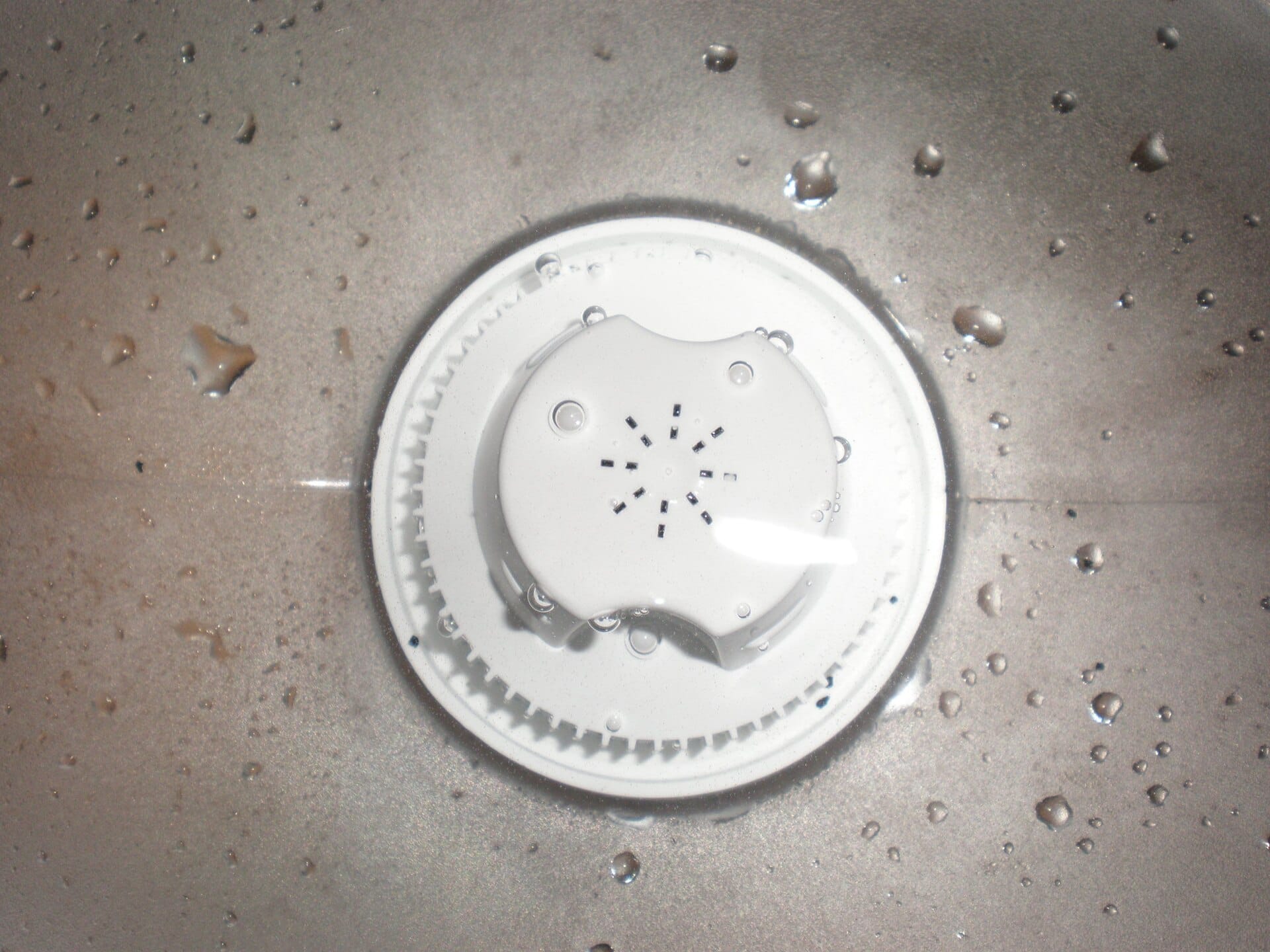 3 solutions plus saines pour mieux filtrer l’eau du robinet