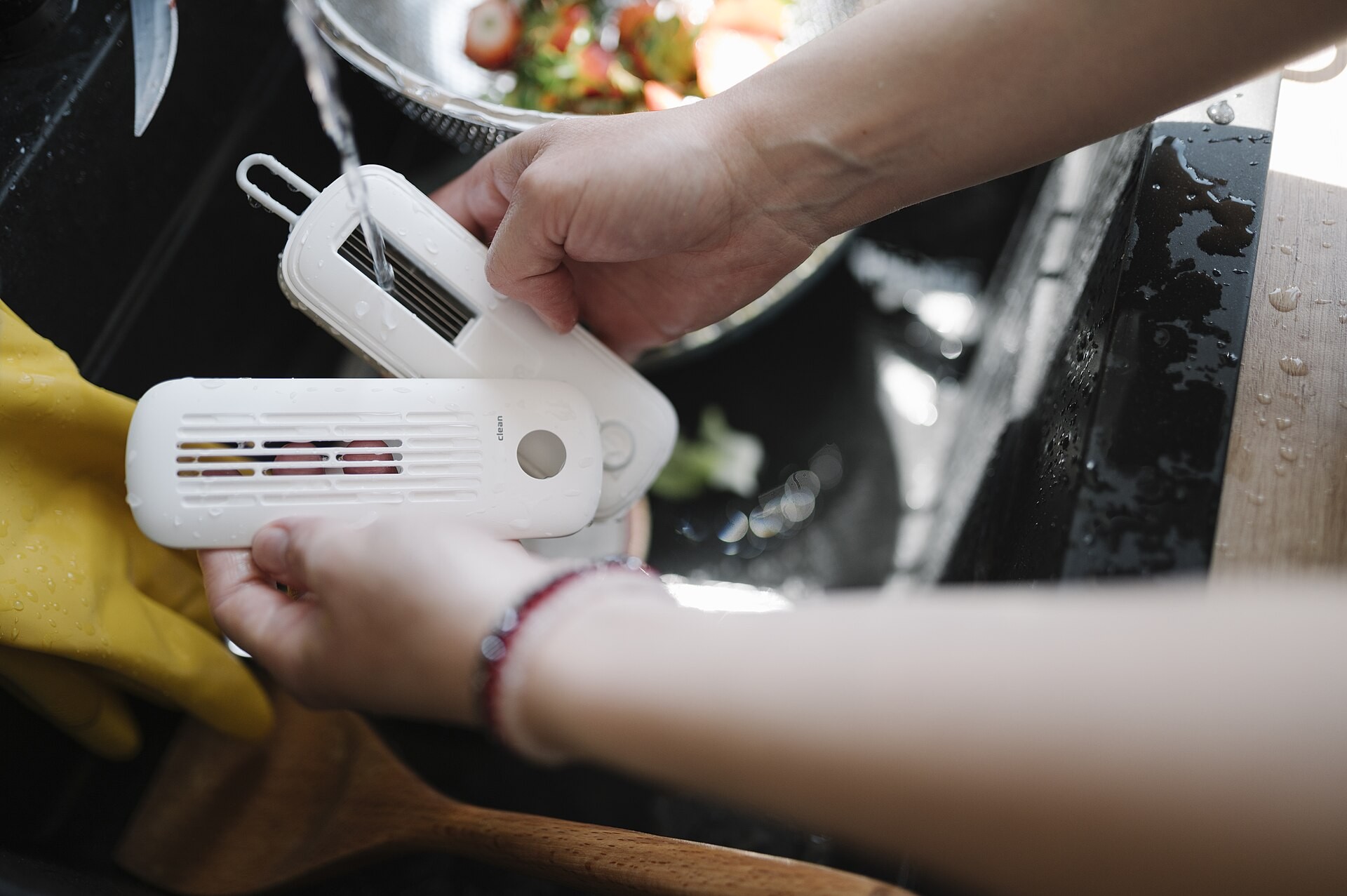 Un savon en acier pour éliminer les odeurs indésirables des mains en cuisine
