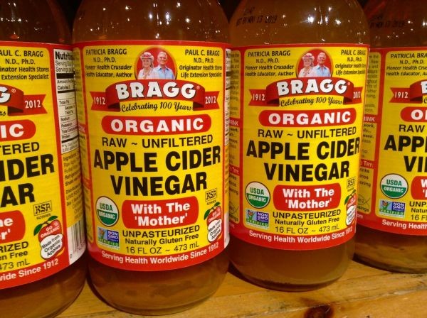 Vinaigre de cidre : recette maison avec des restes de pommes