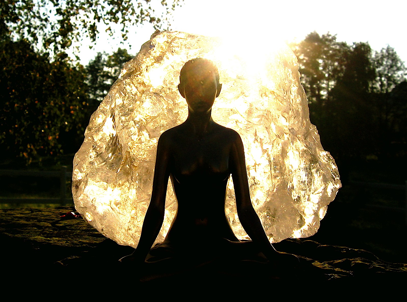Méditation avec un cristal le soir : comment créer un rituel simple