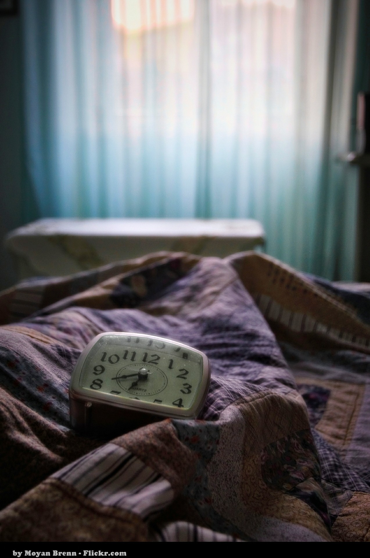 Pourquoi on se réveille fatigué malgré une nuit complète et quoi vérifier d’abord