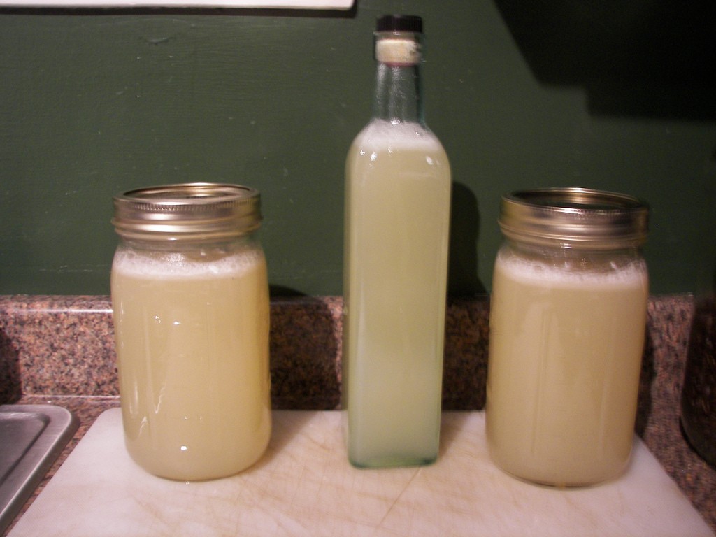 Sirop maison : 4 recettes simples aux fruits, fleurs, épices et thé