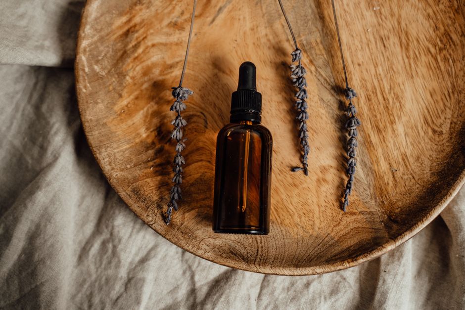 Huiles essentielles sur oreiller : dosage et risques