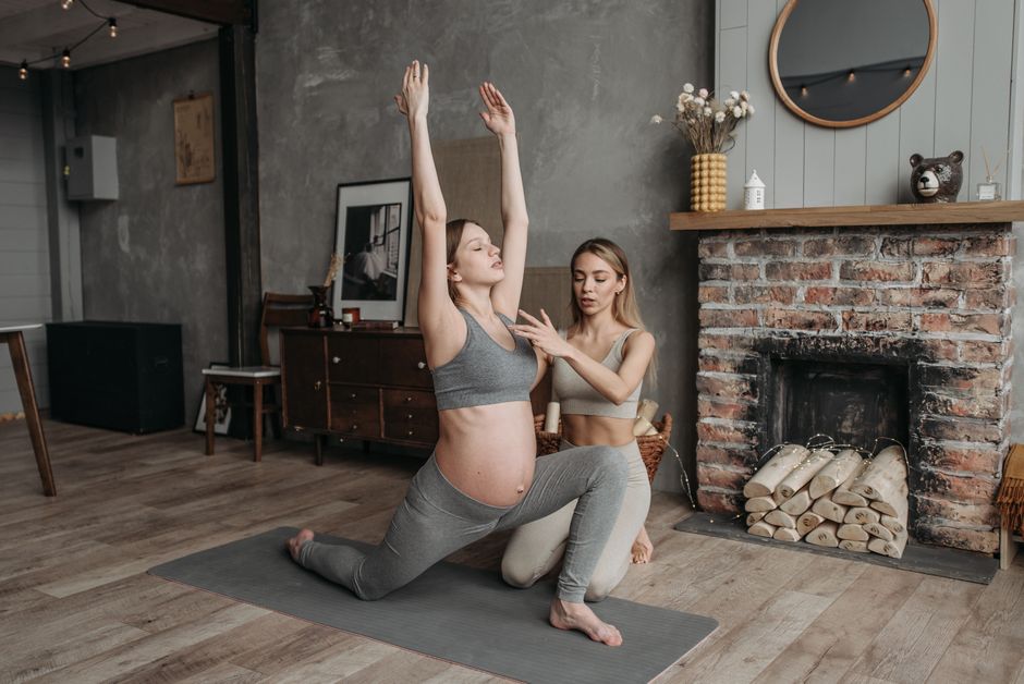 Yoga prénatal : postures et plancher pelvien trimestre par trimestre